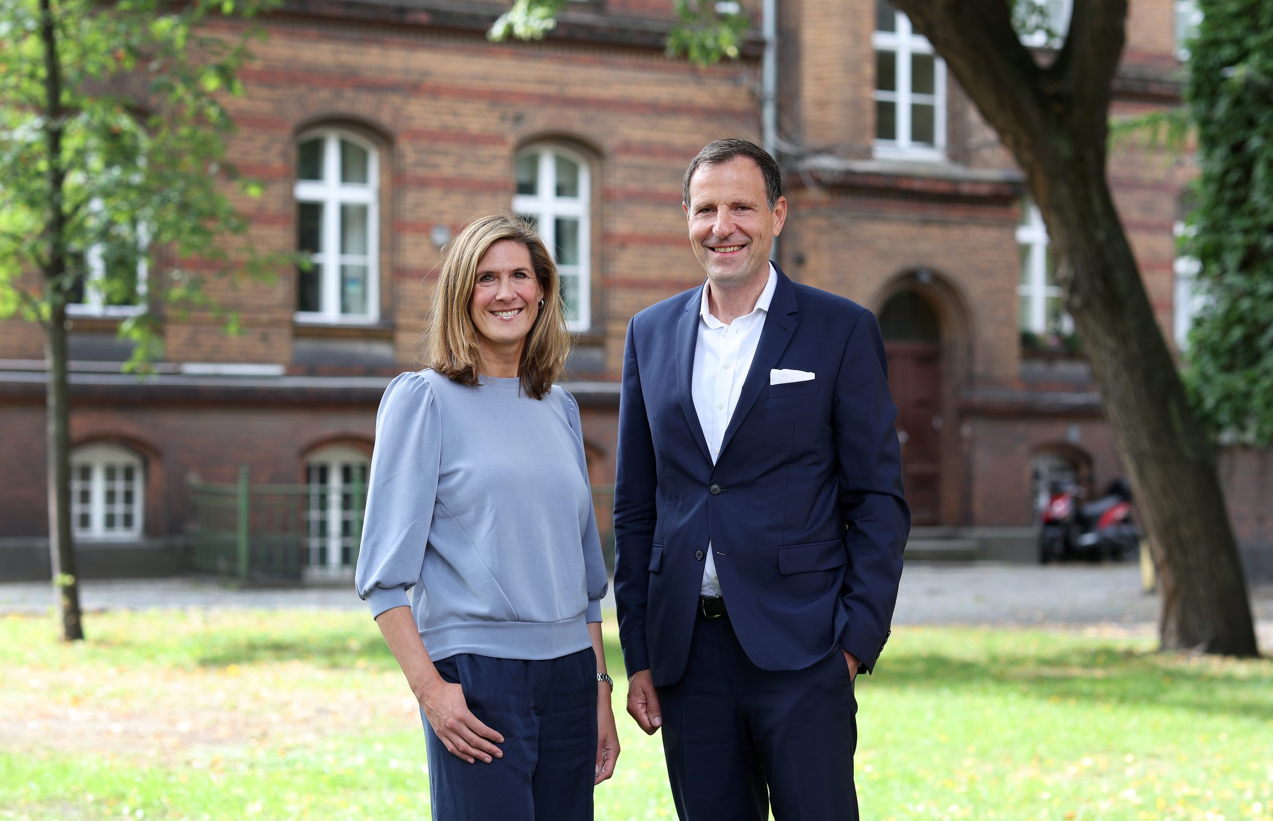 Dr. Michael Müller, VAUNET-Fachbereichsvorsitzender Fernsehen & Multimedia (rechts) und Sonja Schwetje, stellvertretende Fachbereichsvorsitzende (links)
